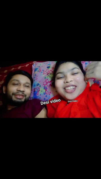 Napínavý okamžik z "plná romantika v kuchyni, romantický vlogs, pár manželka v domácnosti denní vlogs video"