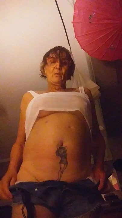 A lol striptease for you
