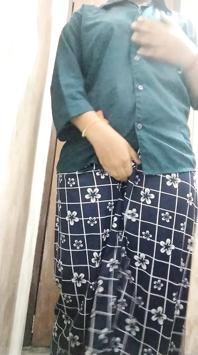 Wife fingering oil massage in india Desi wife figure