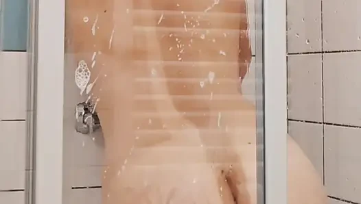 Kesenangan di kamar mandi - nyata, panas, orgasme, mengerang
