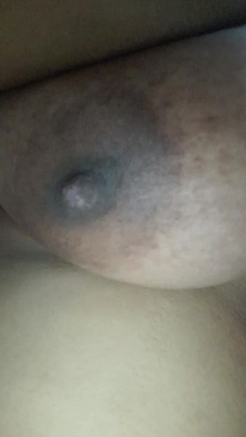 Desi Indian chubby girl showing her big bouncy boobs after bathing...💋