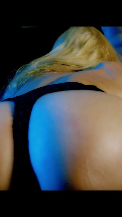 BLONDE SCREAMS PLEASURABLY AS SHE GETS DRILLED BY A HUGE | Clip 1