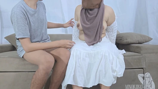 Tesettürlü baldız amının yalamasını seviyor - minokiiko