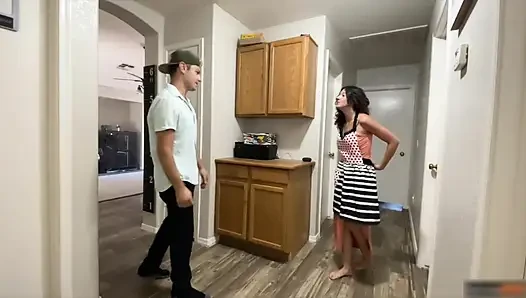 Pasangan sange menyeluruh saat lagi thanksgiving keluarga