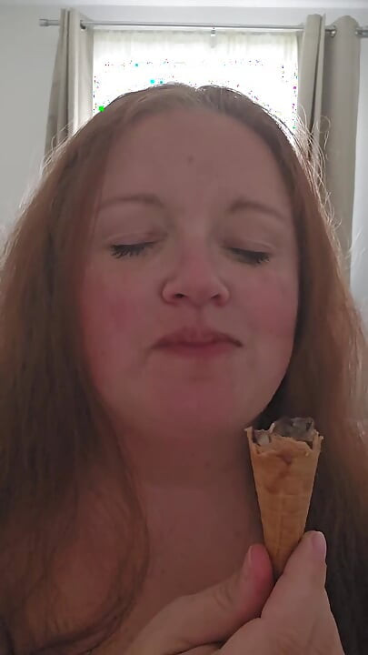 Makan ais krim boleh menjadi sangat seksi