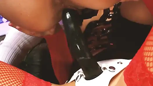 Сцена со страпоном лесбиянок-1_Two блондинки-студентки занимаются сексом с языками и страпоном