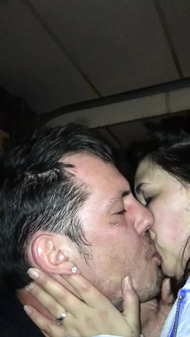 在我丈夫的胖鸡巴上弹跳