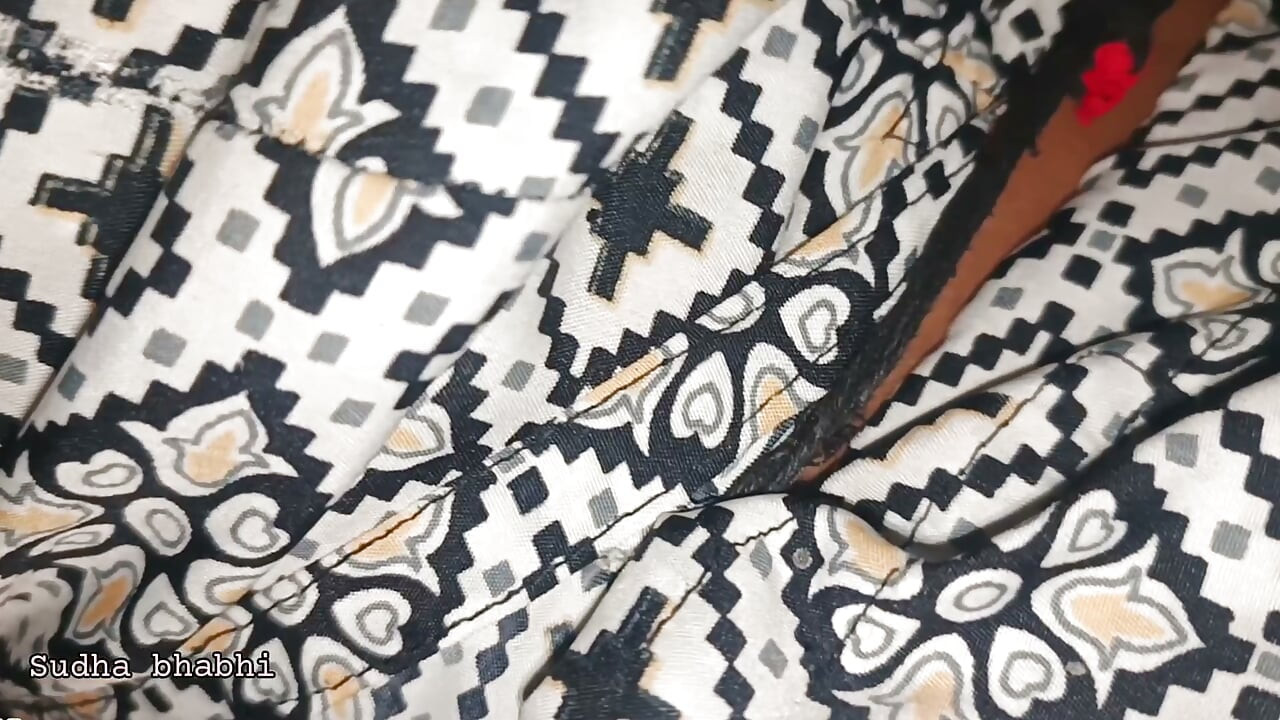 Vad gjorde hennes styvbror med henne på natten när hennes styvsyster sov i sitt rum?