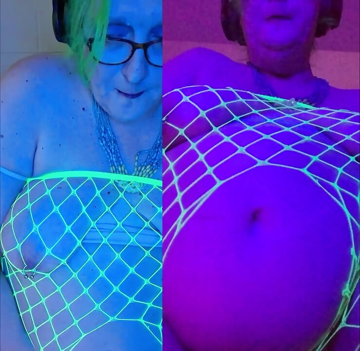 Double Mint Cum - a Green Goddess hologram