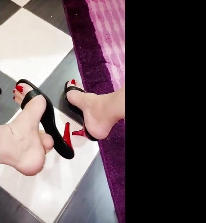 Lovind atât de tare vibratorul