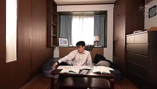 Güzelliği için hayran olduğum arkadaşımın üvey annesiyle bir flört uygulamasıyla yeniden bir araya geliyor 2