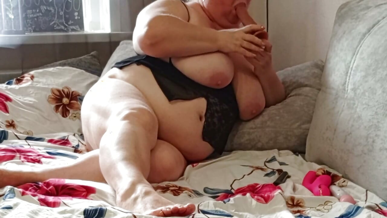 A Neighbor with a Big Ass, a Hairy Cunt and Huge Tits Staged a Sex Show