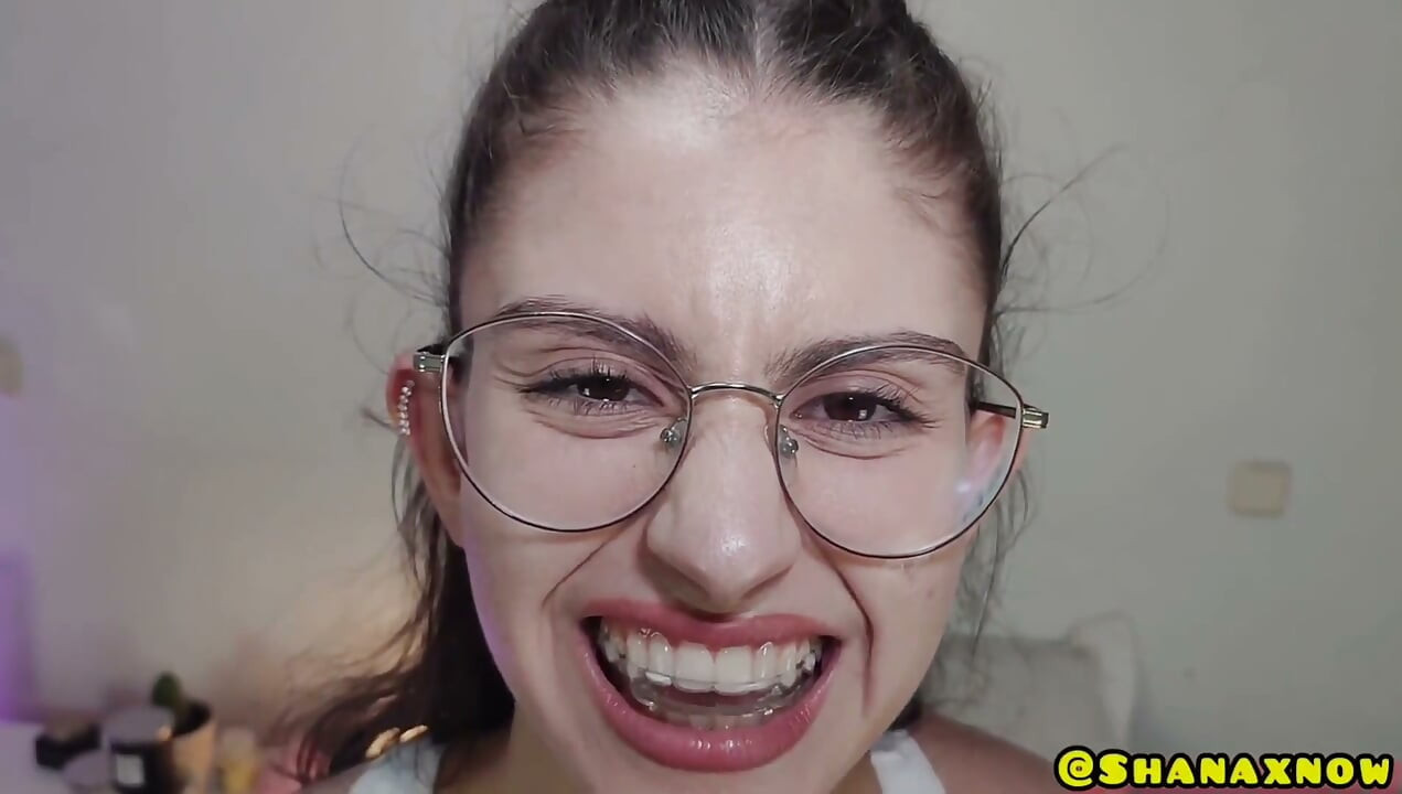 Mi fetiche ortodóntico sujetador lengua dientes