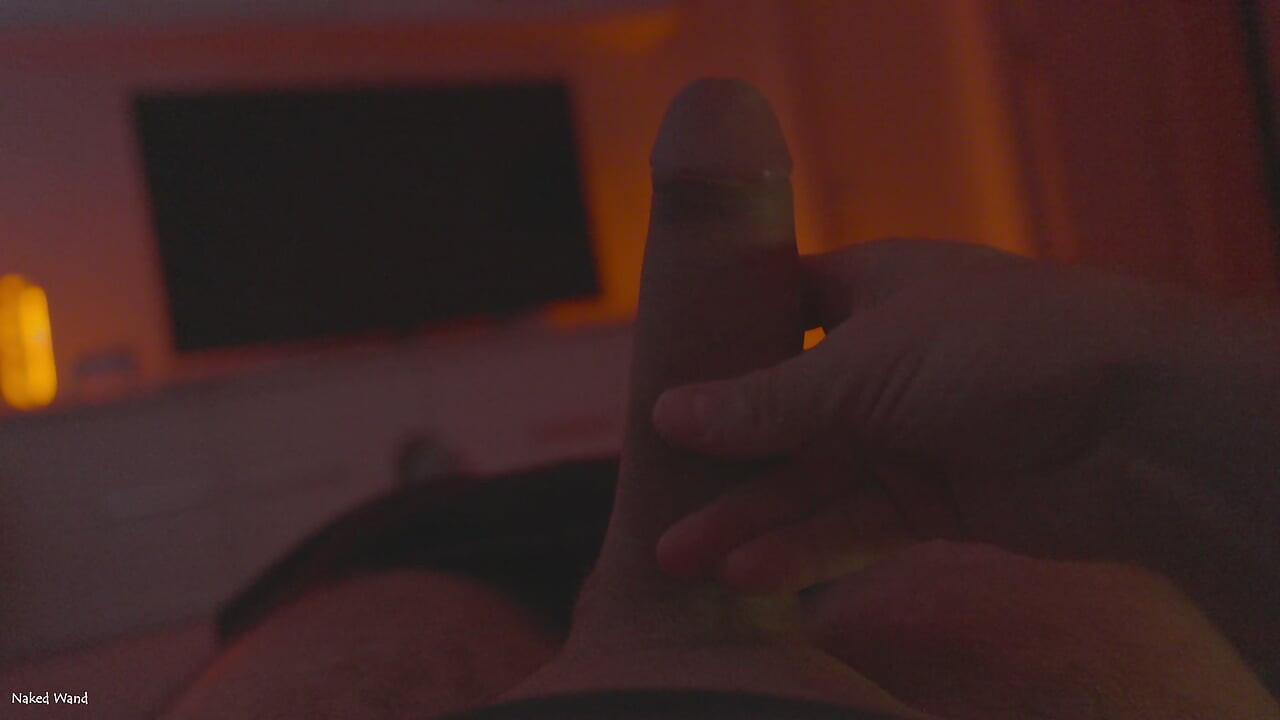 Ejakulacija na trbuh sportskog frajera POV video