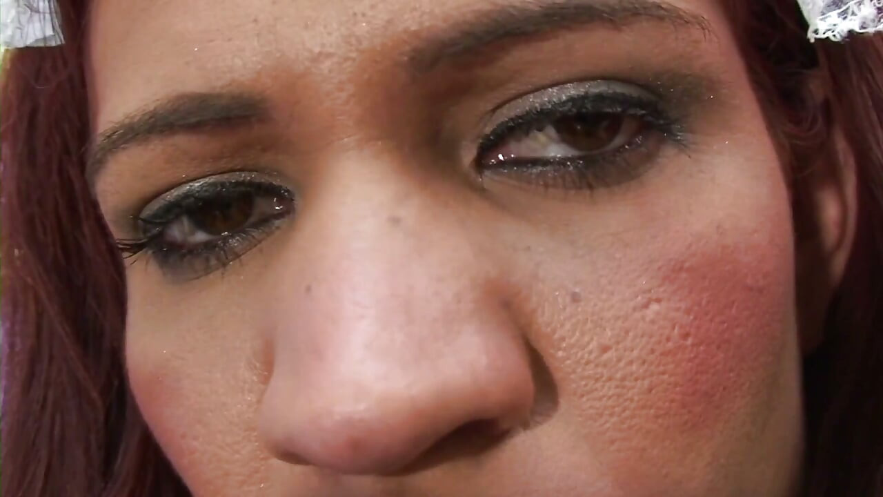Latina-transenmädchen Paola Felix strippt und wichst