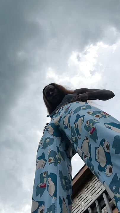 Enorme sborrata all'aperto