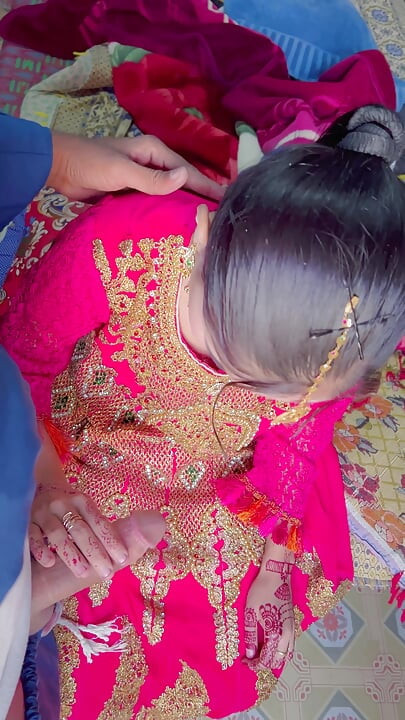 아름다운 학생 인도 소녀와의 교사 의붓학생 인터뷰