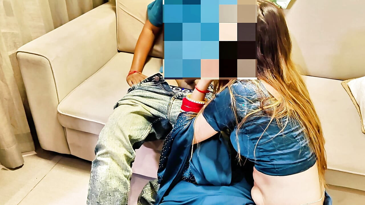 desi sexy sexy macecha chce uvolnit její nevlastní syn Verginity. Hindské Hraní rolí.