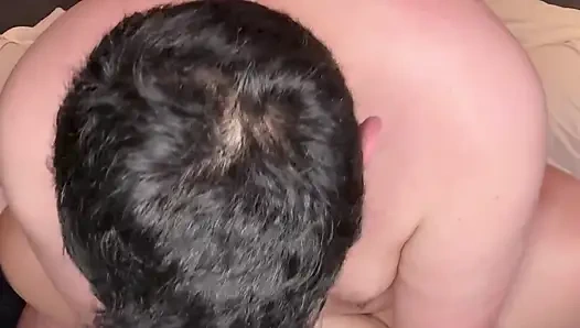 Ein molliger typ zahlt mich, damit er mich kann