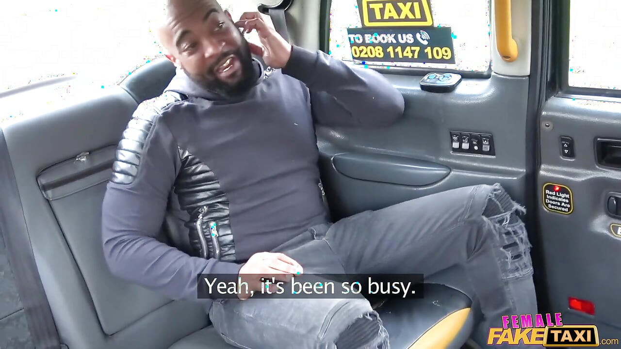 Female Fake Taxi - une grosse bite noire au fond du cul du chauffeur