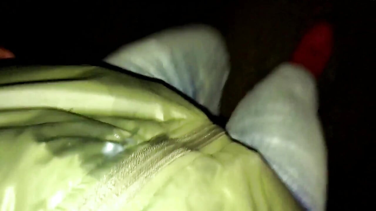 户外夜间散步, 脸被精液覆盖并品尝精液