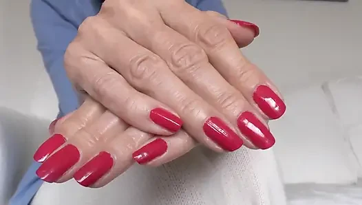 Rote Fingernägel, Präsentiert von Lady Victoria Valente