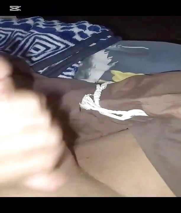 Boy mastubation in hostel when he saw her maid boobs