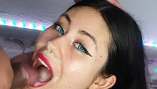 Ateşli komşumun yüzüne boşalıyor, buna bayılıyor!