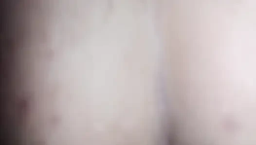 İlk kez aldatan evli kadın bir gecede arkadaşını sikiyor büyük doğal meme