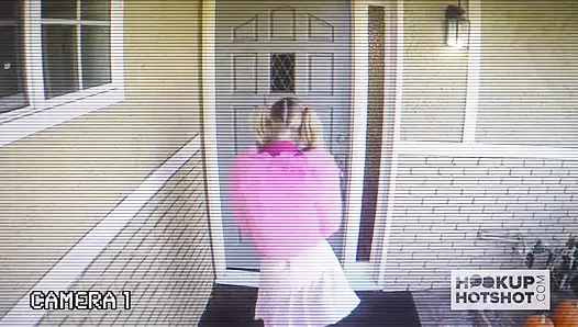 At kuyruklu minyon sarışın Anastasia Knight ilk randevuda sert sikiliyor