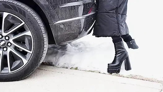 Hilfe, mein Auto steckt im Schnee fest.