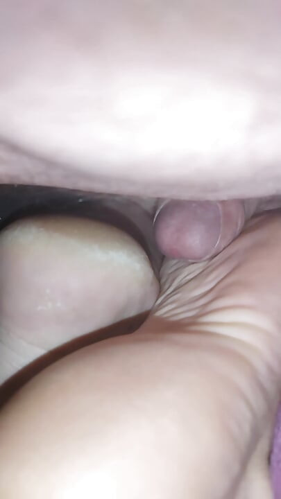 pomalý footjob večerní show masivní výstřik chodidla bosé nohy noha sperma velký penis