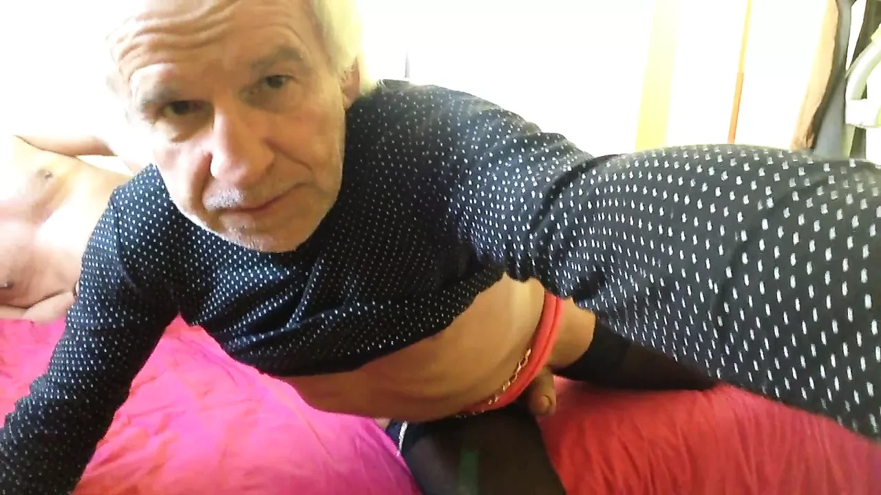 Pierre est excite par sa salope