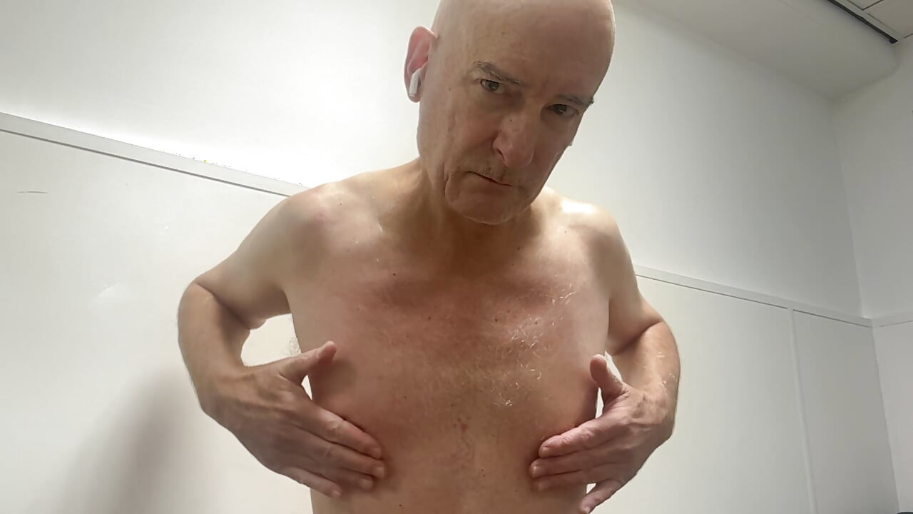 Super slo-mo Titty play at the Gym