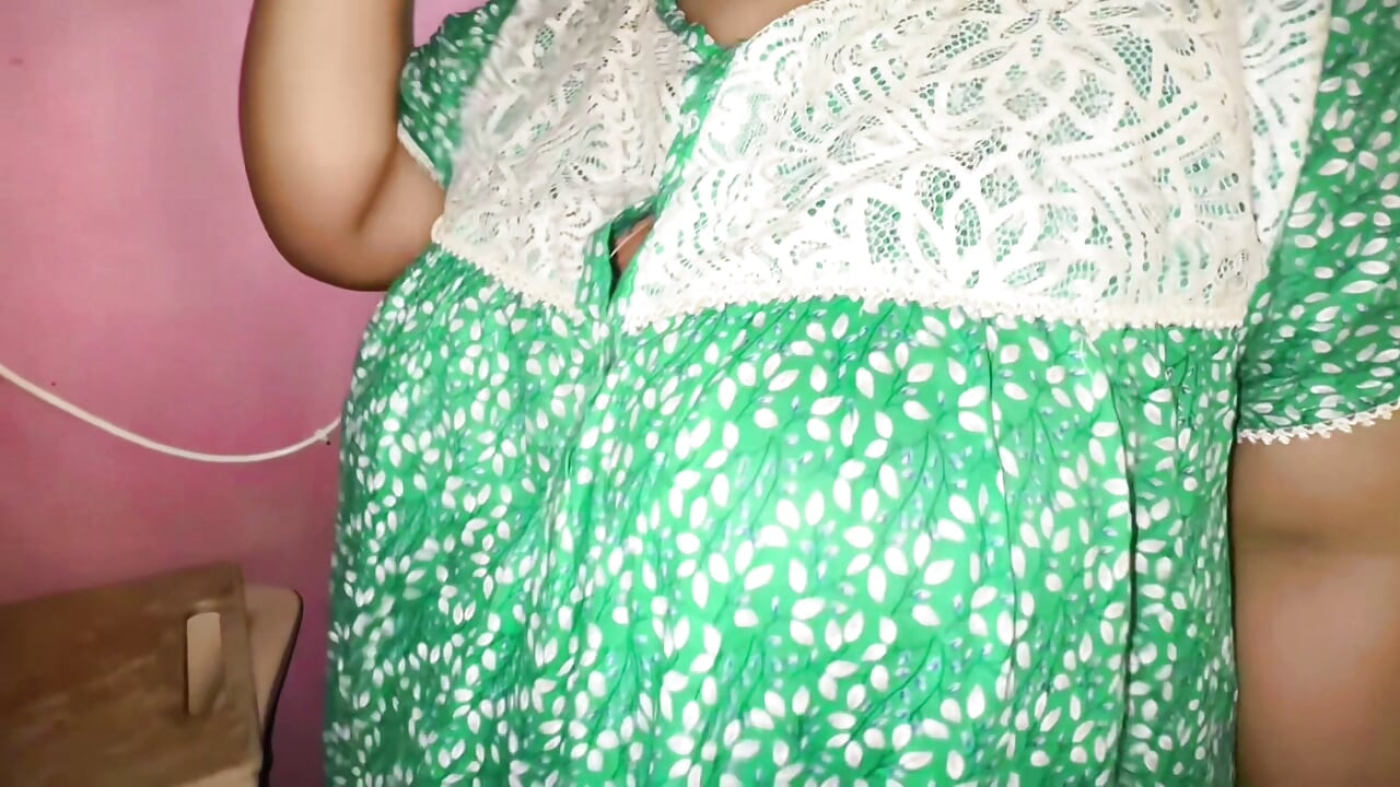 阿拉伯繼母與繼子性愛後在廁所小便