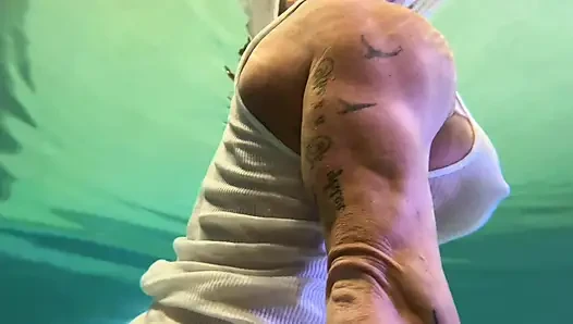 Amazon Kandy Flexes Her Massive Biceps in Her Hotel Pool