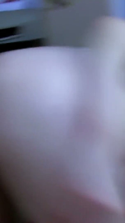 Star du porno à gros seins naturels Sabrina Deep se fait défoncer par son médecin | Clip 3
