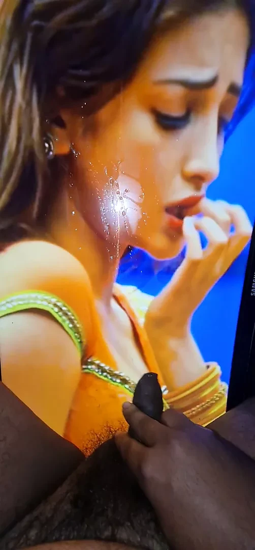 Shruti hasan kama lanja cum lips spit Bazar lanja