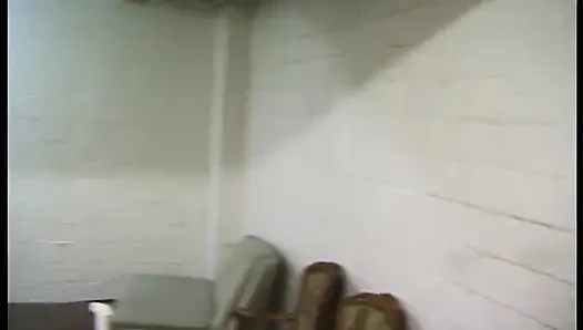 Asyalı fahişe iki yarak alıyor