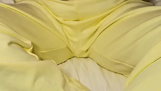 Orgasme dari rangsangan puting - Saya menyentuh diri saya dengan keras dan membasahi celana dalam saya