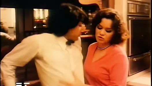 Garson seksi bir müşteriyi sikiyor