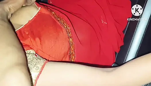 Musim 167. Kakak ipar india dengan kain serabut merah melui pakaiannya di dalam mobil dan ngentot