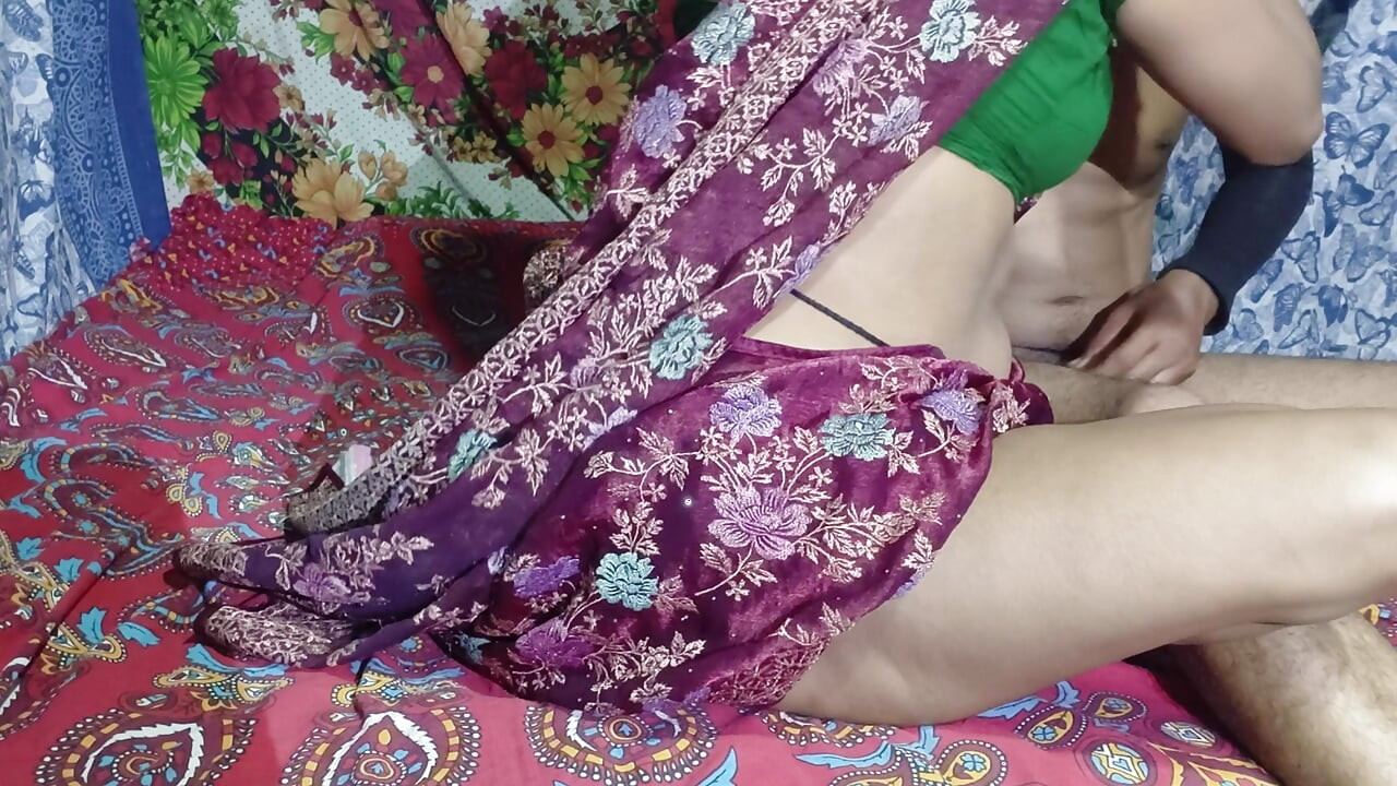 Desi Village bhabhi ki chudai saree me