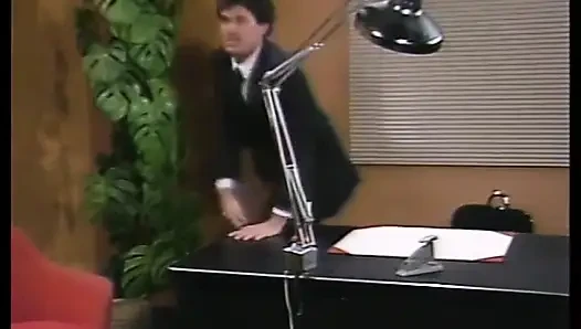 Retro esmer kaltağın amını sikiyor ve sikiyor Sarışın amcığı sikilirken boşalıyor Boşalıyor