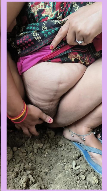 Aaj choit ki khujli ungli dal kar mitayi