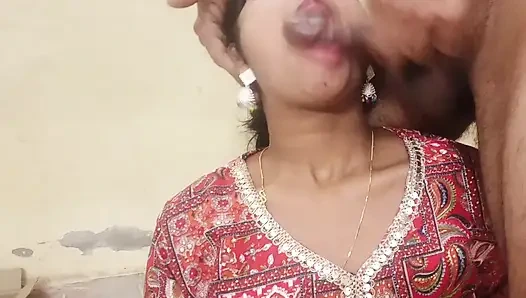 Hintli kız arkadaş birkaç gün sonra romantik bir araya geliyor - odasında samimi anlar