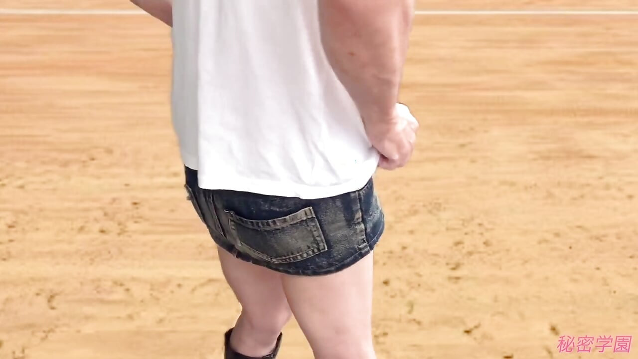 Estou inserindo um vibrador anal nas minhas botas de minissaia secretgakuen