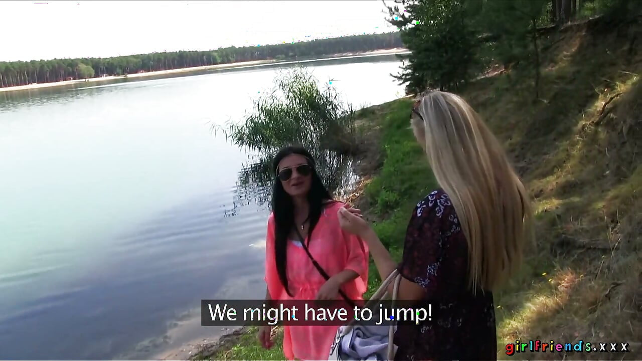 Girlfriends xxx - Keira extiende el coño recortado de Kayla para disfrutar de dulces lamidas y juegos previos al aire libre