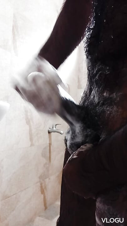 Handjob im badezimmer