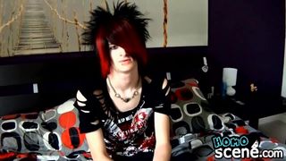 Amerikanischer Emo-Twink Vayne Insanity liefert ein tolles Solo